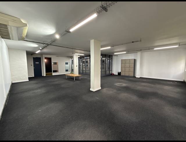 144M² OFFICE TO LET IN GREENSIDE